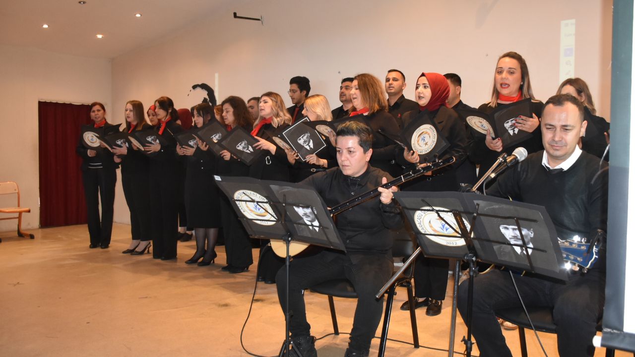 Karacasu'da öğretmenler günü kutlandı: Öğretmenler korosu sevilen türküleri seslendirdi